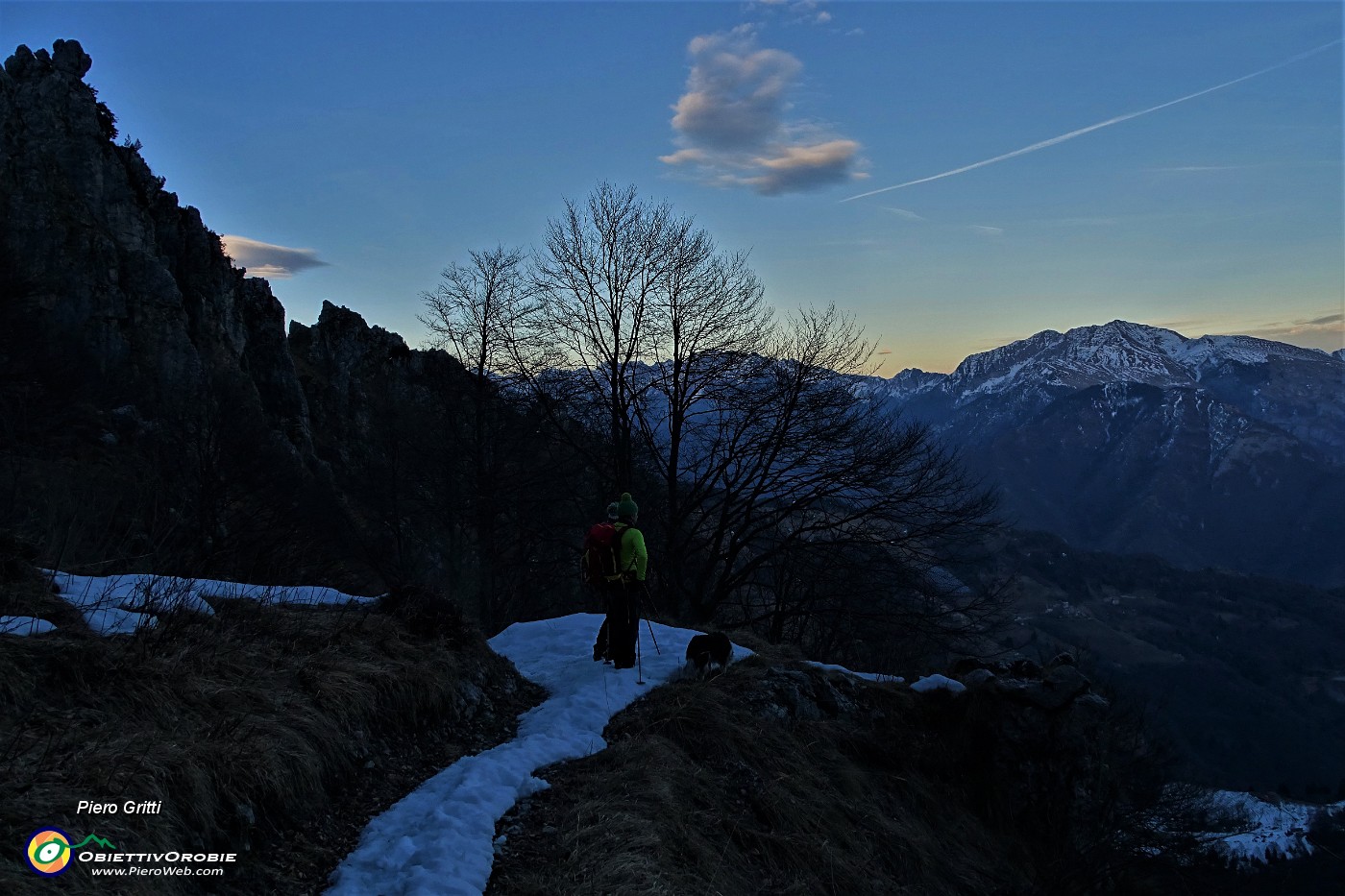 99 Dal Passo di Grialeggio sul sent. 136 con vista in Menna .JPG